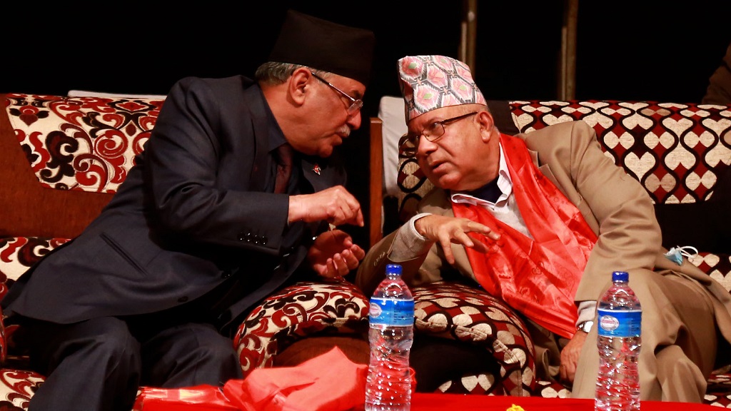 एमालेका वरिष्ठ नेताद्वय खनाल, नेपाल र माओवादी केन्द्रका अध्यक्ष प्रचण्ड छलफलमा