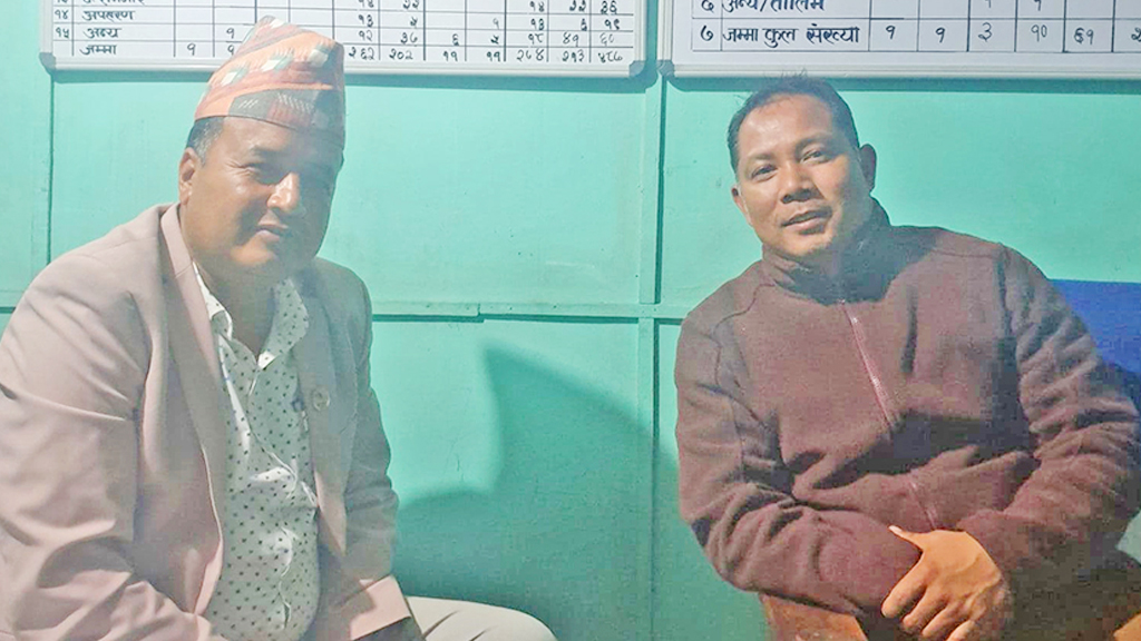 एमाले नेता महेश बस्नेत र सांसद् रेशम चौधरीबीच कारागारभित्रै भेटवार्ता