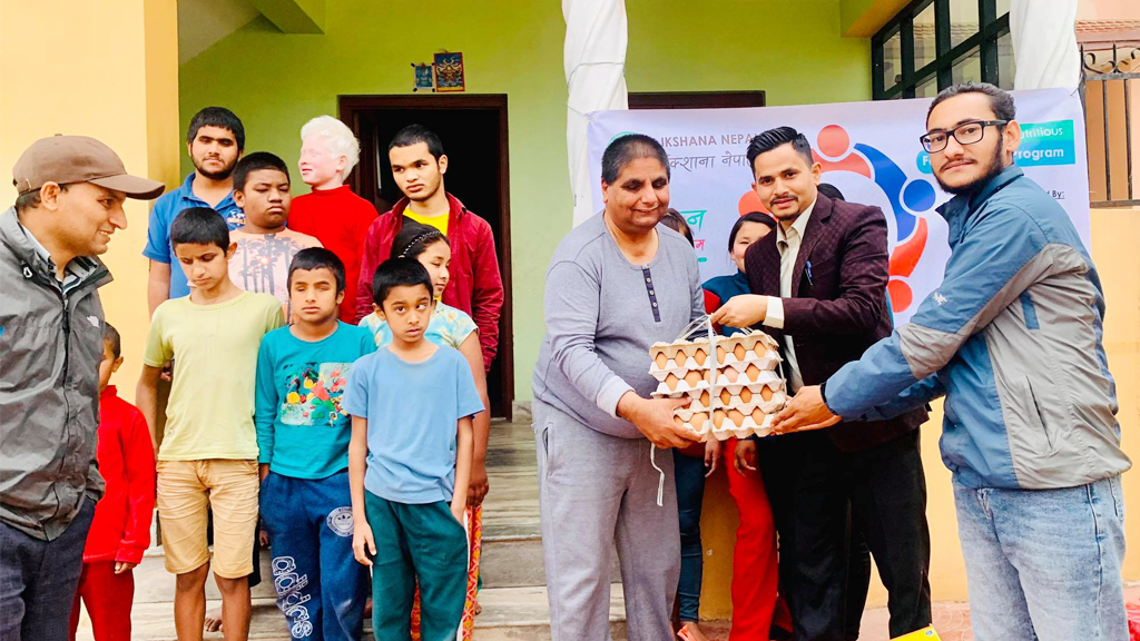 इक्साना नेपालद्वारा बालगृहलाई खाद्यान्न वितरण