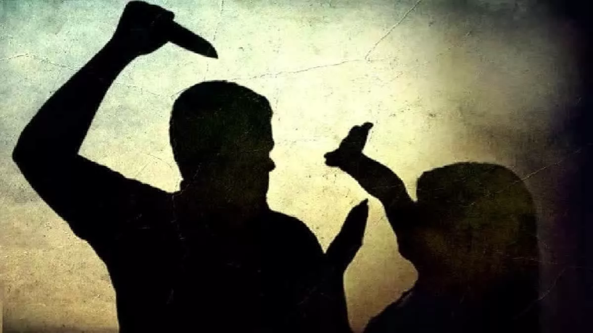 बाजुरामा घरमै सुतिरहेकी महिलामाथि चक्कु प्रहार, थप उपचारका लागि नेपालगञ्ज रिफर