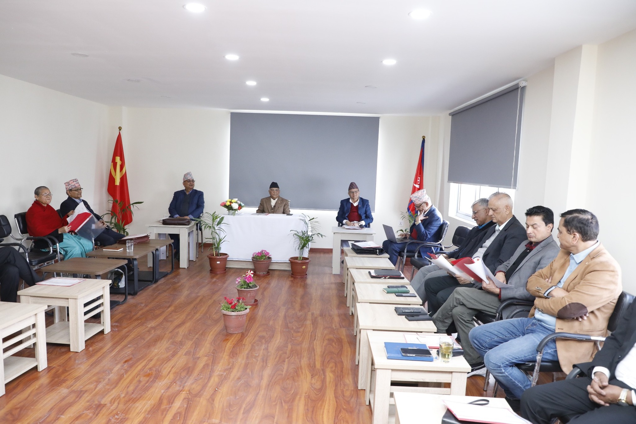 पार्टीमा फर्किएकालाई महाधिवेशन प्रतिनिधि बनाउने एमालेको निर्णय, विभिन्न उपसमिति गठन