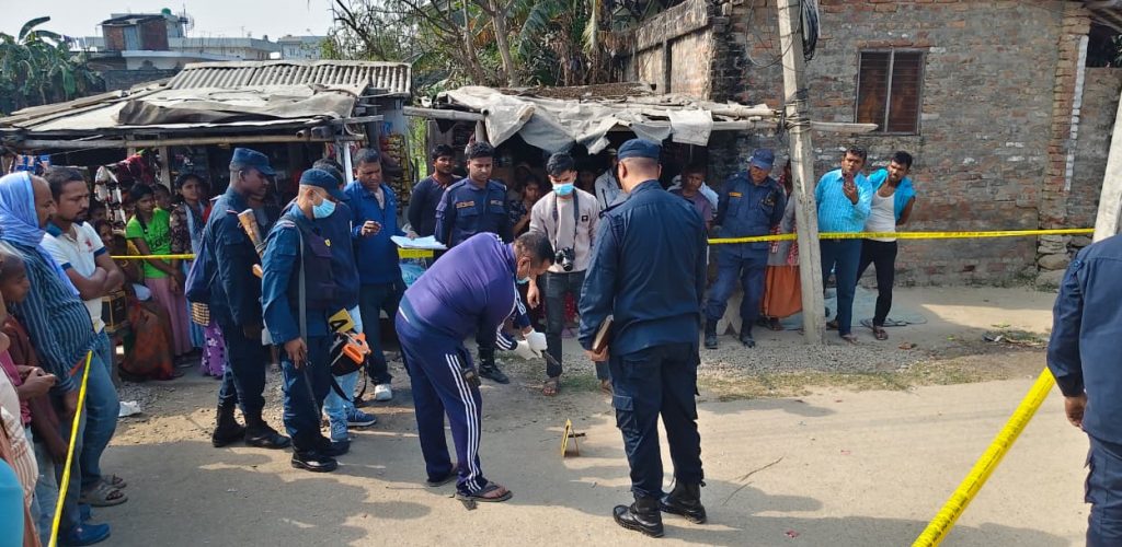 पेस्तोल पड्किँदा एक बालक घाइते