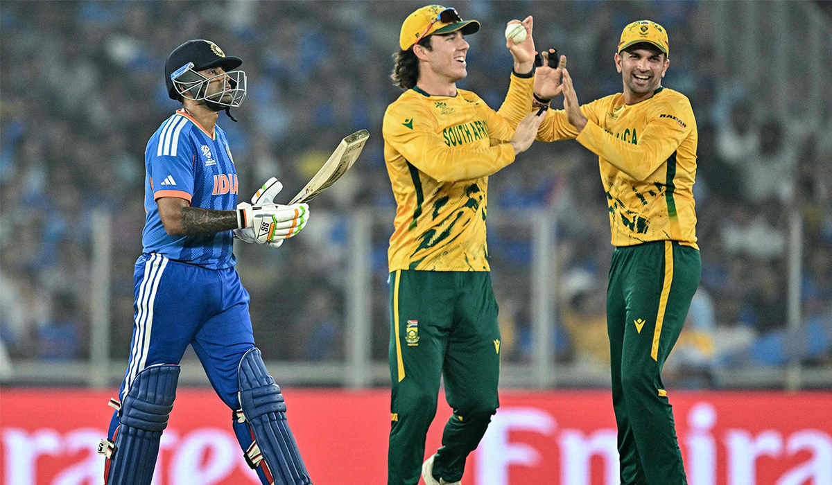 विश्वकप : दक्षिण अफ्रिकासँग भारत ७६ रनले पराजित