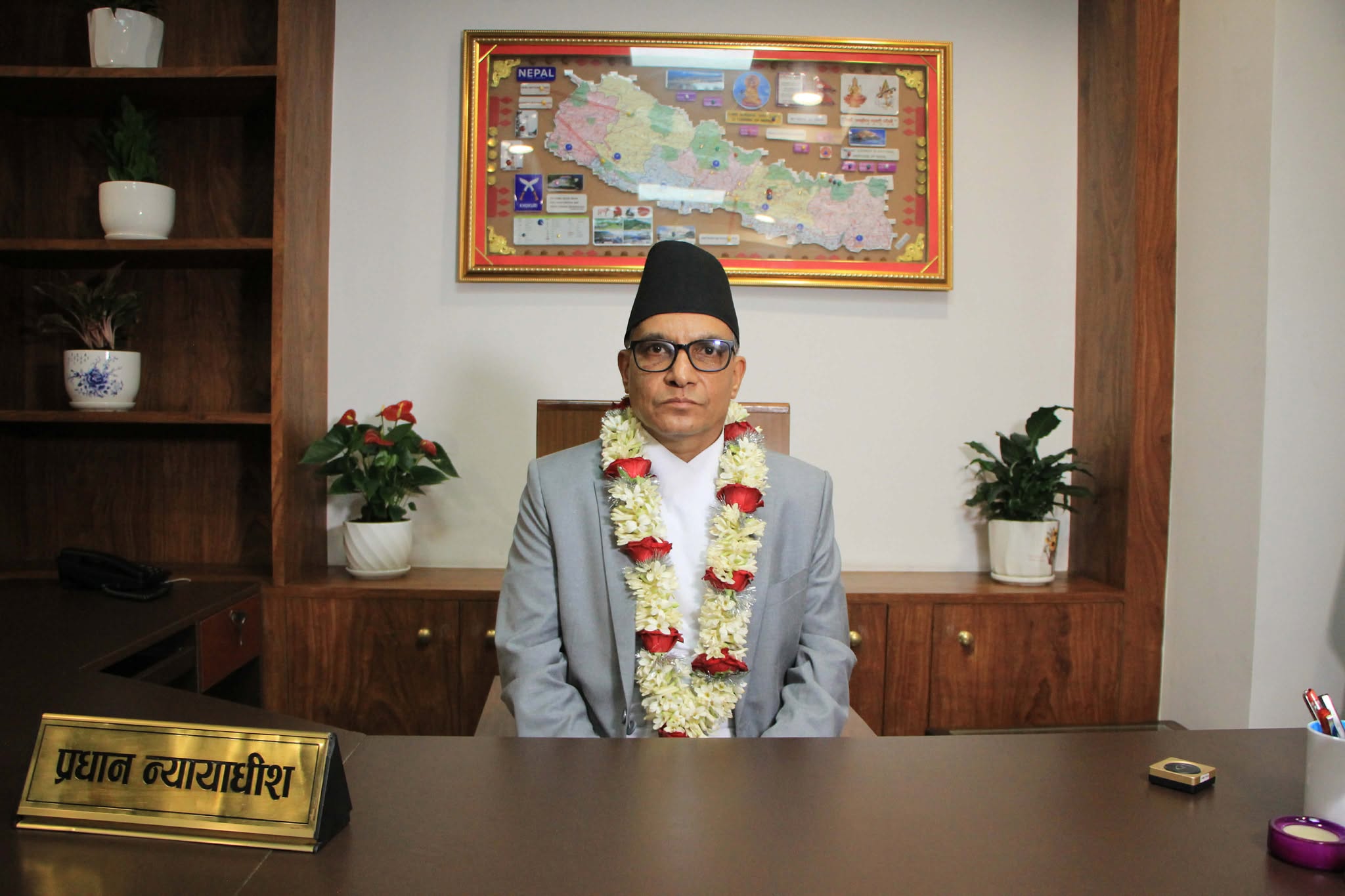 पदबहालीपछि नवनियुक्त प्रधानन्यायाधीश डा.शर्मा भन्छन्,‘कसैसँग सम्झौता गर्दिन’