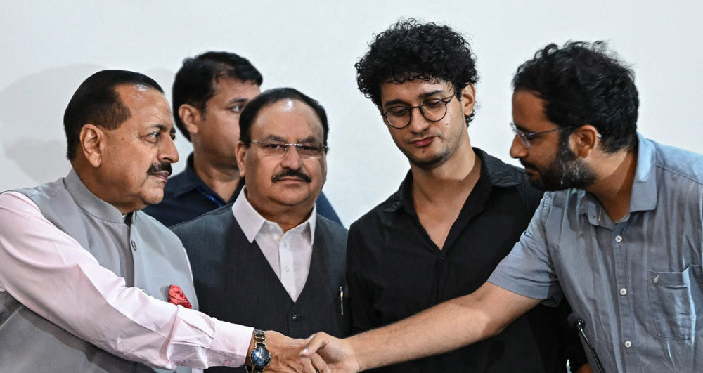 क्रकरोच पार्टीको आन्दोलन अन्त्य