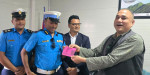 बिना हेलमेट मोटरसाइकल चलाएपछि मुख्यमन्त्रीलाई ट्राफिकले काट्यो चिट