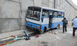 ग्वार्को फ्लाईओभरको पर्खालमा ठोक्कियो बस, यस्तो छ घटना विवरण
