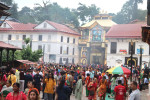 साउनको पहिलो सोमबार पशुपतिमा भक्तजनको भिड (फोटो फिचर)