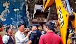 तीन नम्बर पुल क्षेत्रका संरचनामा डोजर, ७० बढी होटल व्यवसायी विस्थापित
