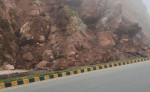 तनहुँको छिर्कनेमा पहिरो, पृथ्वी राजमार्ग अवरुद्ध