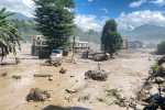 भोटेकोशीको बाढीले टिमुरे भन्सार बगायो, १४ कर्मचारी सम्पर्कविहीन