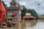 भारी वर्षाले उत्तर प्रदेश डुबानमा, ७ जनाको मृत्यु
