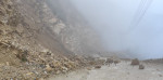पहिरो खसेपछि कान्ति लोकपथ पूर्णरूपमा अवरुद्ध, यातायात ठप्प