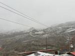 बर्खा लाग्यो, तर हिउँ पर्न छोडेन 