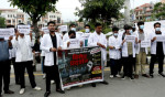 ‘ब्याच ड्रप’ व्यवस्था हटाउन माग गर्दै चिकित्सा शास्त्रका विद्यार्थी सडकमा