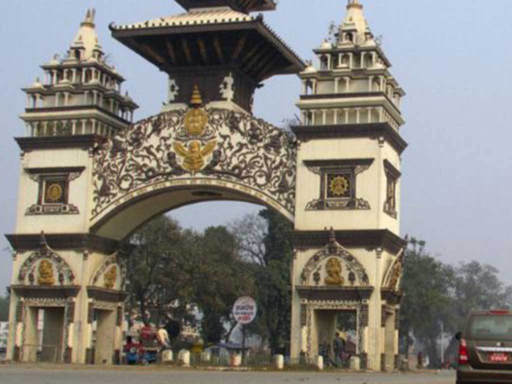 कालो बजारी गर्ने  वीरगञ्जका तीन पसलमा छापा