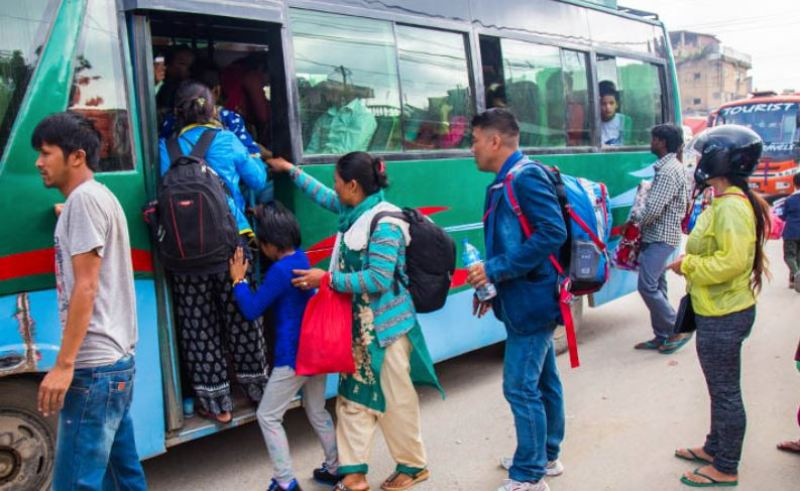 समस्यामा परेकालाई धमाधम गाउँ ल्याइँदै
