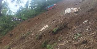 पर्वतमा पहिरोले घर पुरिँदा एक दम्पती बेपत्ता