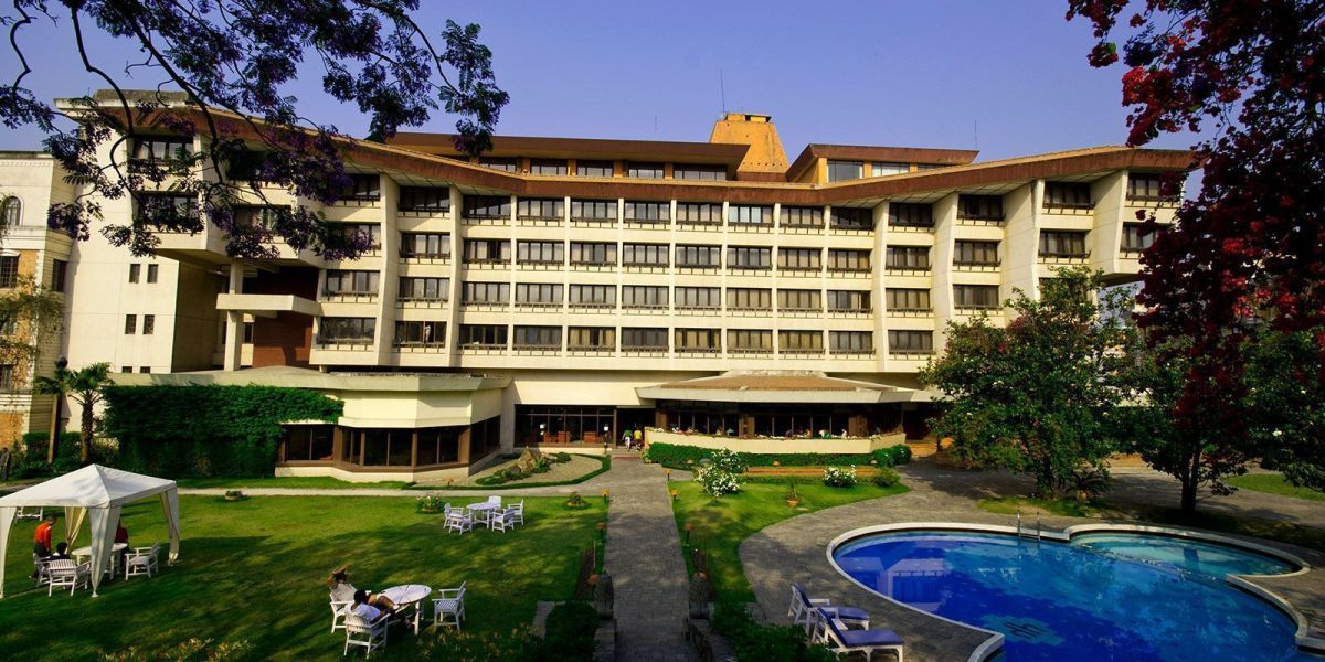 आजबाट खुल्यो होटल व्यसाय