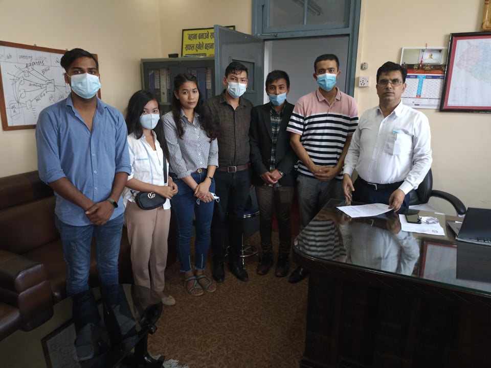 भाडा नबढाउन कानूनका विद्यार्थीले बुझाए महानगरीय ट्राफिक र यातायात विभागलाई ध्यानाकर्षण पत्र
