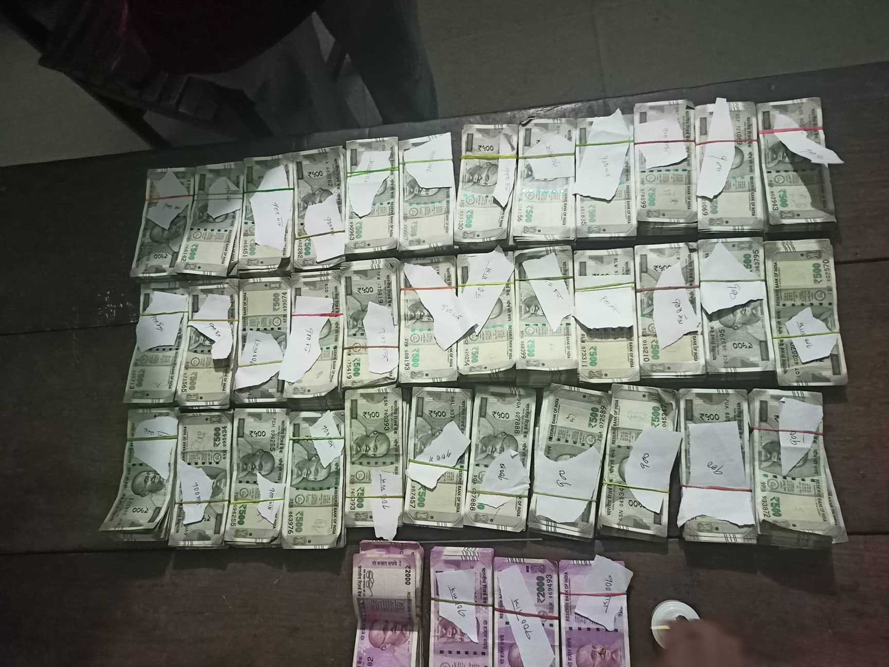 कैलालीमा २५ लाख बढी भारतीय रुपैयाँ र सुन बरामद