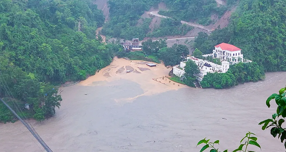 डुंगा पल्टिँदा बेपत्ता भएका ६ जनाको सकुशल उद्धार