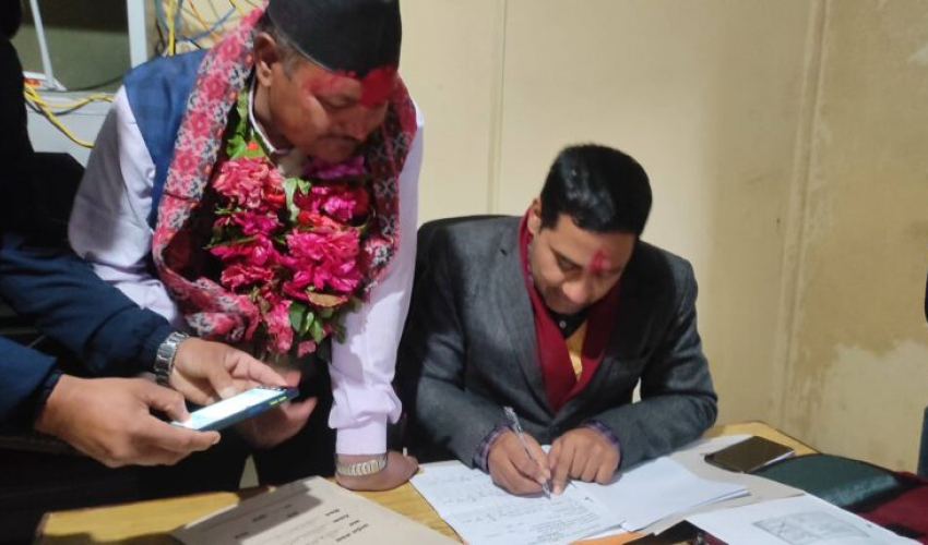 डडेल्धुरामा एमाले र कांग्रेस (बिपी) को गठबन्धन तोडियो
