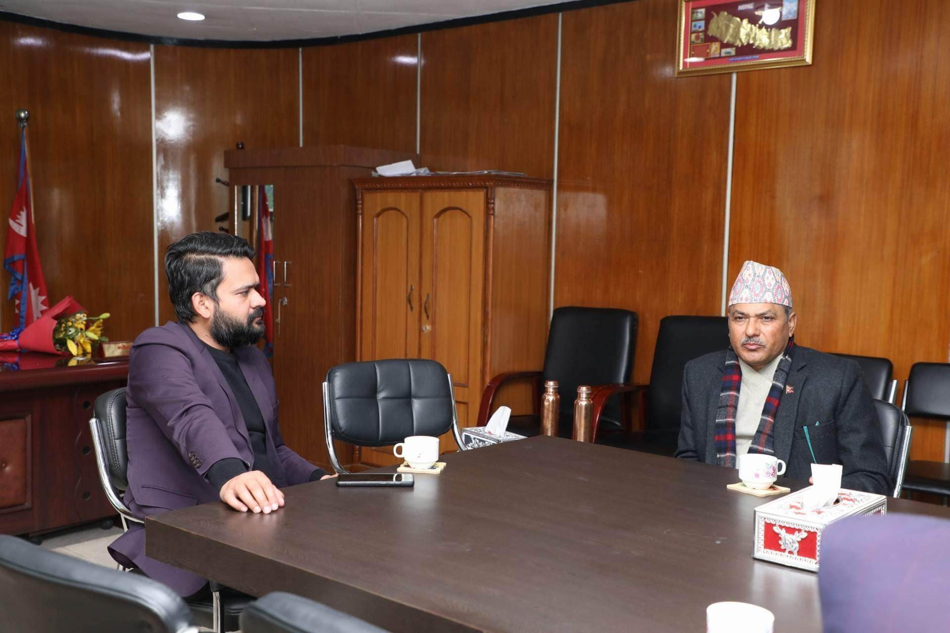 काठमाडौंका मेयर शाह र गभर्नर अधिकारीबीच भेटवार्ता