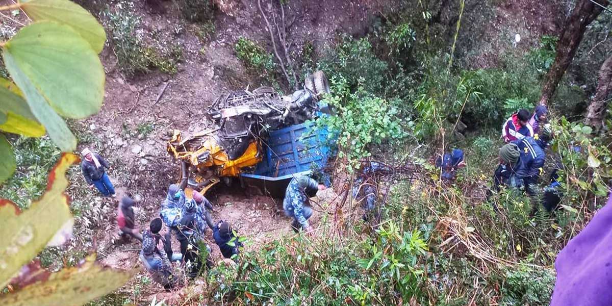 भिरबाट टिप्पर खस्दा डडेल्धुरामा एकजनाको मृत्यु