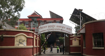 नक्कली भरपाई र झुटो बिल बनाउने सामुदायिक वनका अध्यक्षसहित ३ जनाविरुद्ध अख्तियारमा मुद्दा