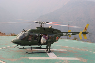 खराब मौसमका कारण मतपेटिका बोकेको सेनाको हेलिकप्टर पोखरामा आकस्मिक अवतरण