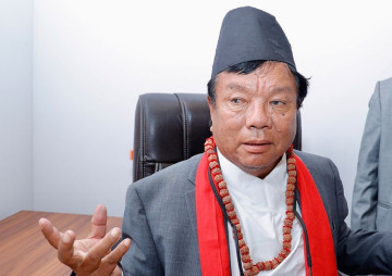 शिक्षामन्त्री महावीर पुनले दिए राजीनामा, के अब चुनाव लड्न लागेका हुन् ?