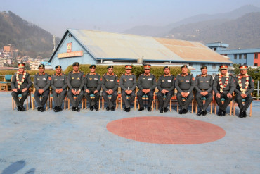 सशस्त्र प्रहरी महानिरीक्षक राजु अर्यालबाट दर्ज्यानी चिह्न प्रदान
