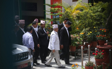 माधव नेपाल विशेष अदालतमा उपस्थित
