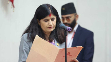 सामान्य प्रशासन मन्त्री न्यौपानेले लिइन् शपथ
