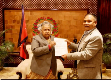 कुलमान घिसिङले दिए राजीनामा, चुनाव लड्ने