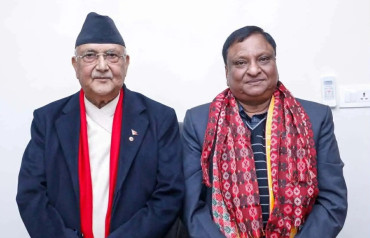 कांग्रेस नेता कनौडिया एमालेमा प्रवेश, ओलिले दिए टिकट उपहार