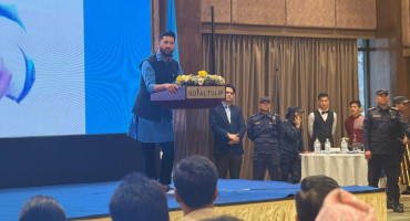 कुनै अभिव्यक्ति दिनुअघि पार्टीपंक्तिसँग सल्लाह गर्न नवनिर्वाचित सांसदलाई लामिछानेको निर्देशन