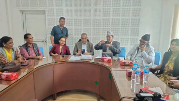 एक सांसदले हस्ताक्षर फिर्ता लिएपछि मुख्यमन्त्रीको पद जोगियो