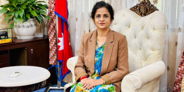 उद्योगमन्त्रीले प्रधानमन्त्रीलाई बुझाइन् ३२ बुँदे कार्यसम्पादन प्रतिवेदन