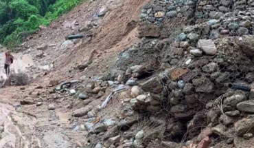 पहिरोले मेची राजमार्ग अवरुद्ध