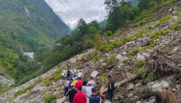 बाढी र पहिरोका कारण देशका यी राजमार्ग छन् अवरुद्ध