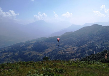  तीन हजारमै प्याराग्लाइडिङ