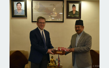 गृहमन्त्री खाण र अमेरिकी राजदूत थम्प्सन बीच भेटवार्ता