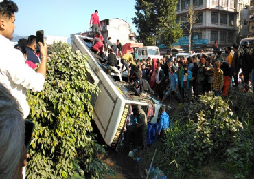 देउसीभैलो अवलोकन भ्रमण गर्न गएको बस दुर्घटना