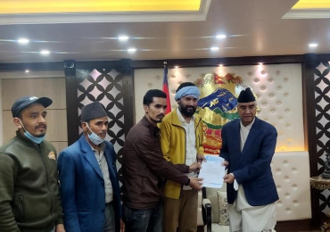 पश्चिम सेती बनाउन माग गर्दै प्रधानमन्त्रीलाई १ लाख पत्र र २२ डोका हस्तान्तरण