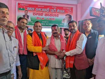 काङ्ग्रेसका बुथ सभापतिसहितका नेताहरु जसपामा प्रवेश, पुर्वमन्त्री यादवले गरे स्वागत