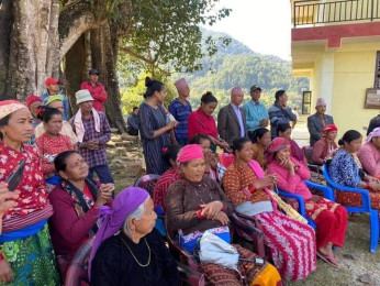 माओवादी र काँग्रेसका करिब एक दर्जन एमालेमा प्रवेश