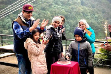 पोखरा पुगे बलिउड अभिनेता ओबरोय 