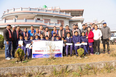 प्रेस चौतारी स्थापना दिवस : बालबालिकालाई स्टेशनरी सामाग्री वितरण